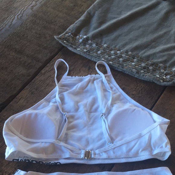 High neckline white & black bikini top - Picture 4 of 7